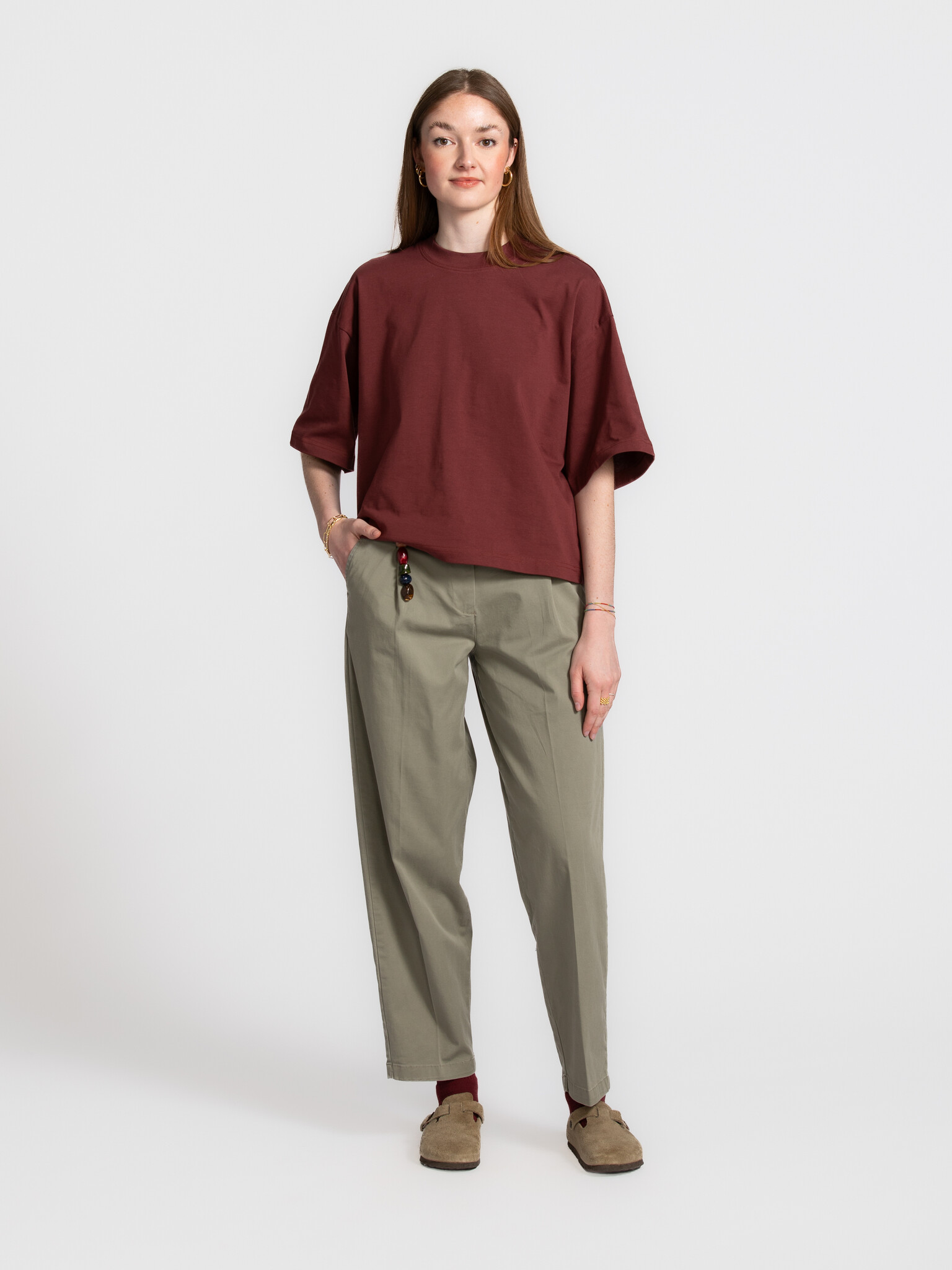 Les Soeurs boxy T-shirt Tiara 3. Less basic, more burgundy. The warm burgundy shade gives this tee character, while the l...