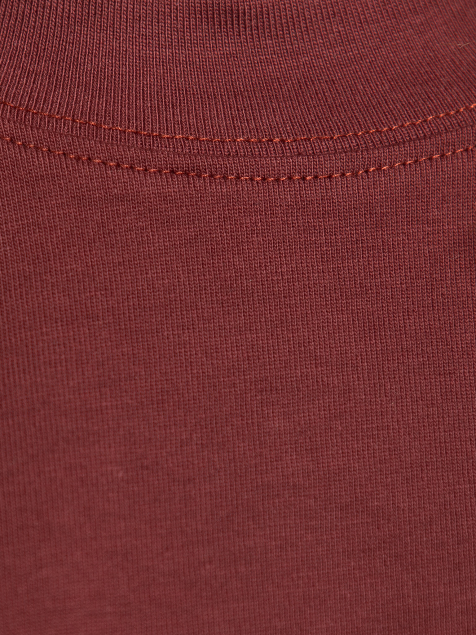 Les Soeurs boxy T-shirt Tiara 5. Less basic, more burgundy. The warm burgundy shade gives this tee character, while the l...