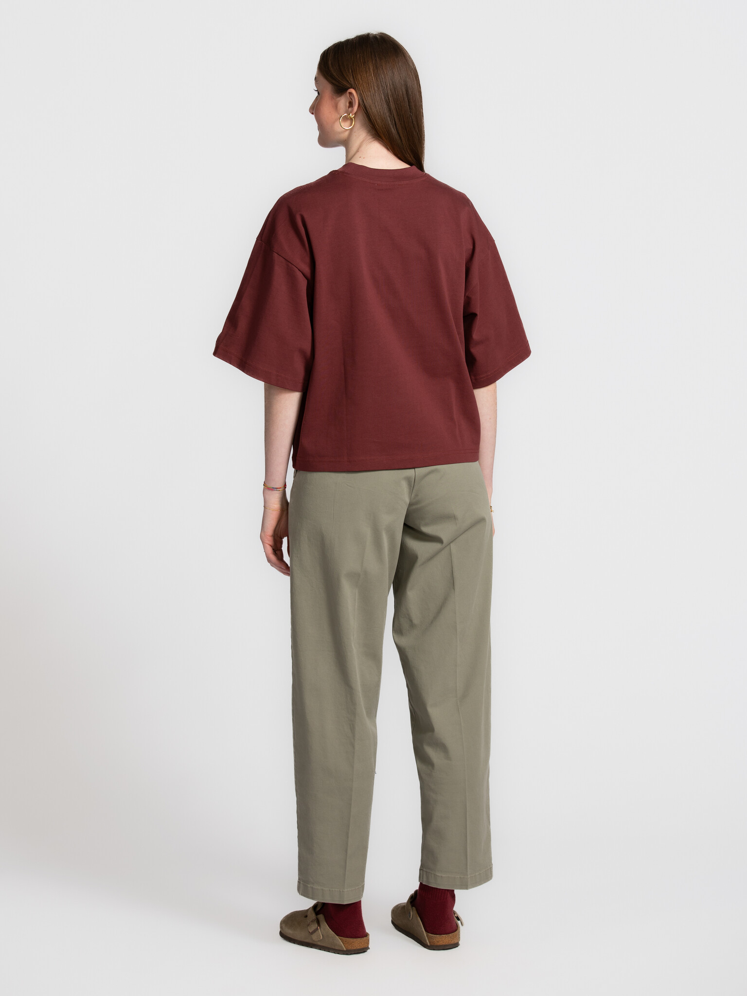 Les Soeurs boxy T-shirt Tiara 6. Less basic, more burgundy. The warm burgundy shade gives this tee character, while the l...