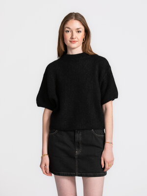 Pull Dora. Ce pull en tricot décontracté à manches courtes est un incontournable pour vos tenues quotidiennes. La maille ...