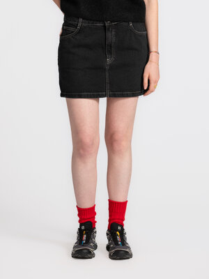 Jupe Yopday. Denim avec une touche moderne. Cette jupe en denim courte présente une coupe droite et une allure affirmée. ...