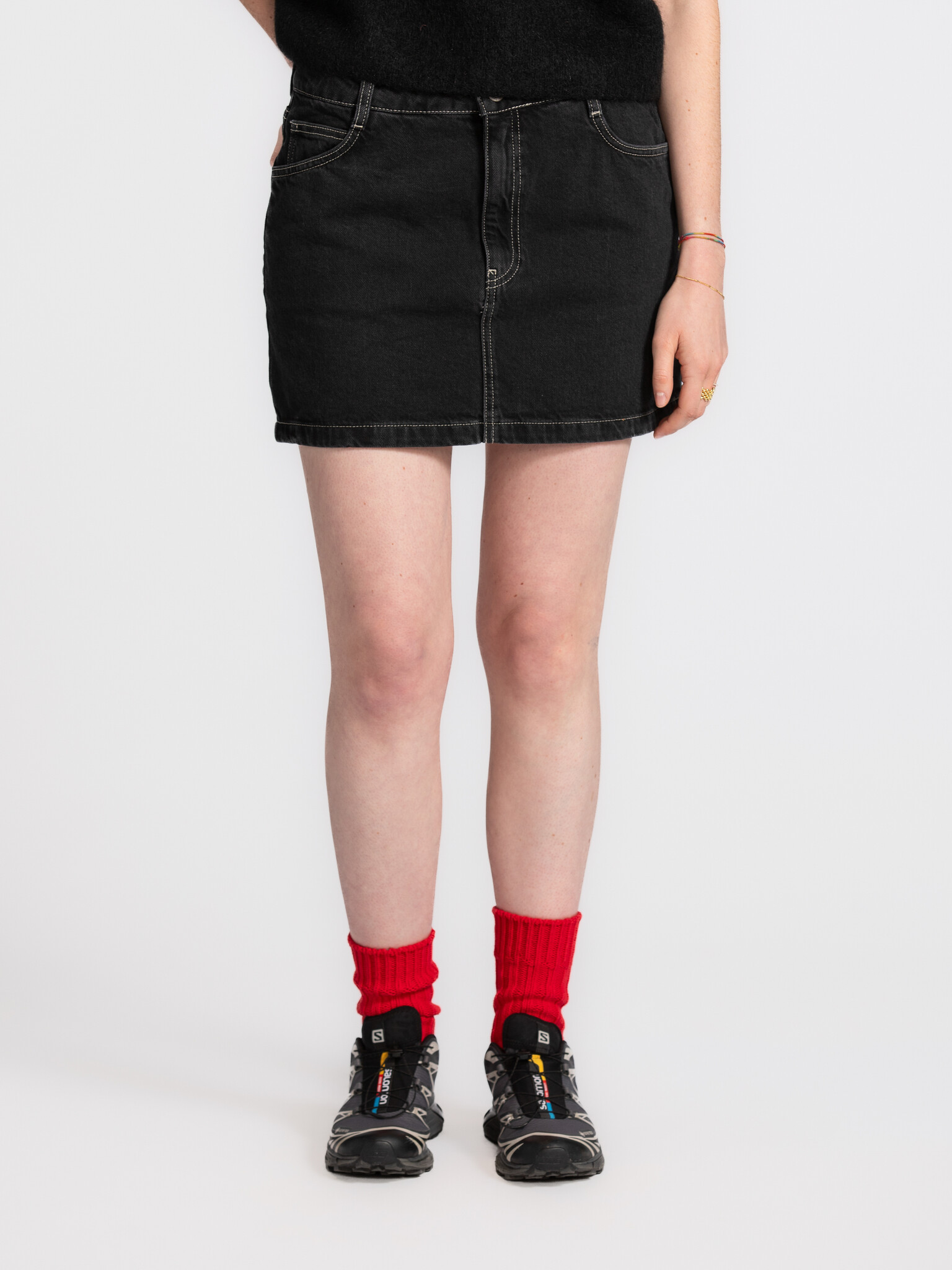 American Vintage Jupe En Denim Yopday 1. Denim avec une touche moderne. Cette jupe en denim courte présente une coupe dro...