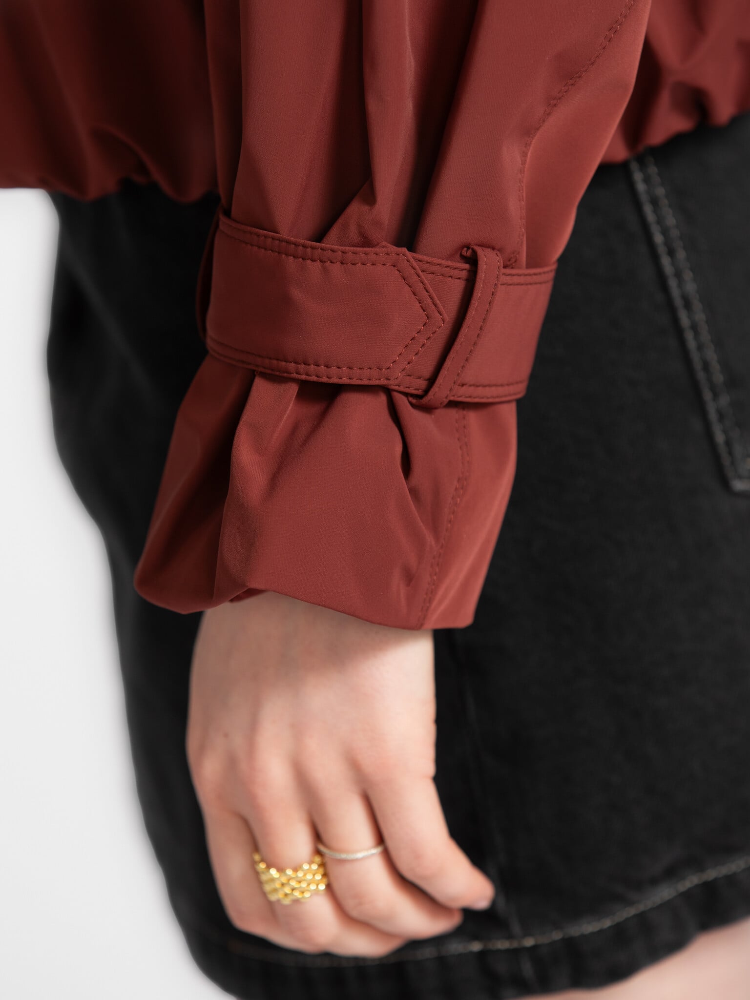 Les Soeurs veste  avec col montant  Harlow 5. La veste Harlow est pensée pour le quotidien. Elle allie une coupe conforta...