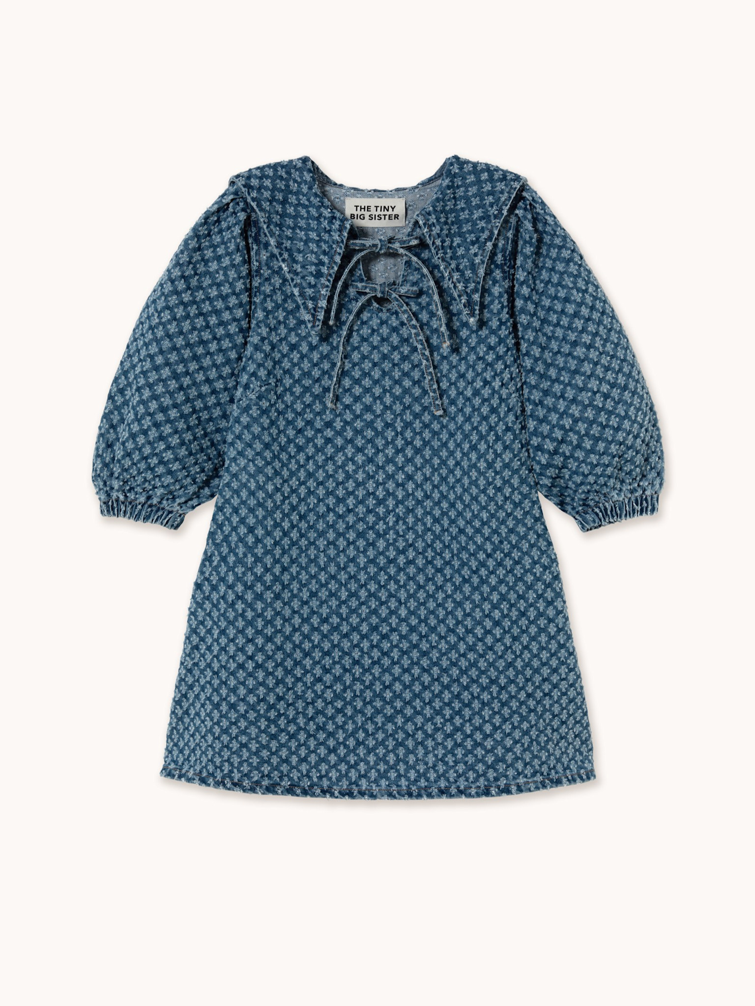 The tiny big sister robe en jean à manches bouffantes 2. Charmante et moderne à la fois. Une robe avec du caractère. Le g...