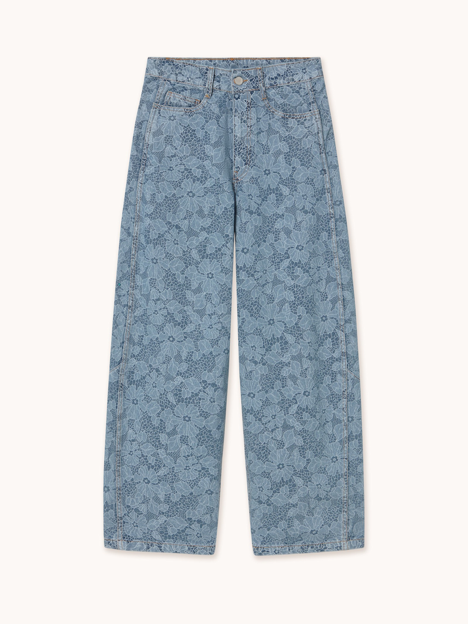 The tiny big sister barrel denim 2. Une touche florale. L’imprimé délicat apporte de la subtilité, tandis que la coupe ba...