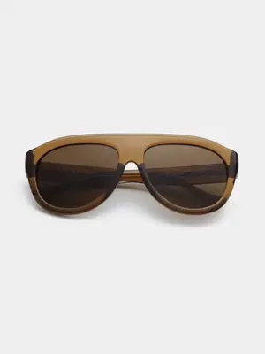 Lunettes De Soleil Rio. A little more attitude. La forme plus large et les verres foncés donnent une allure plus affirmée...