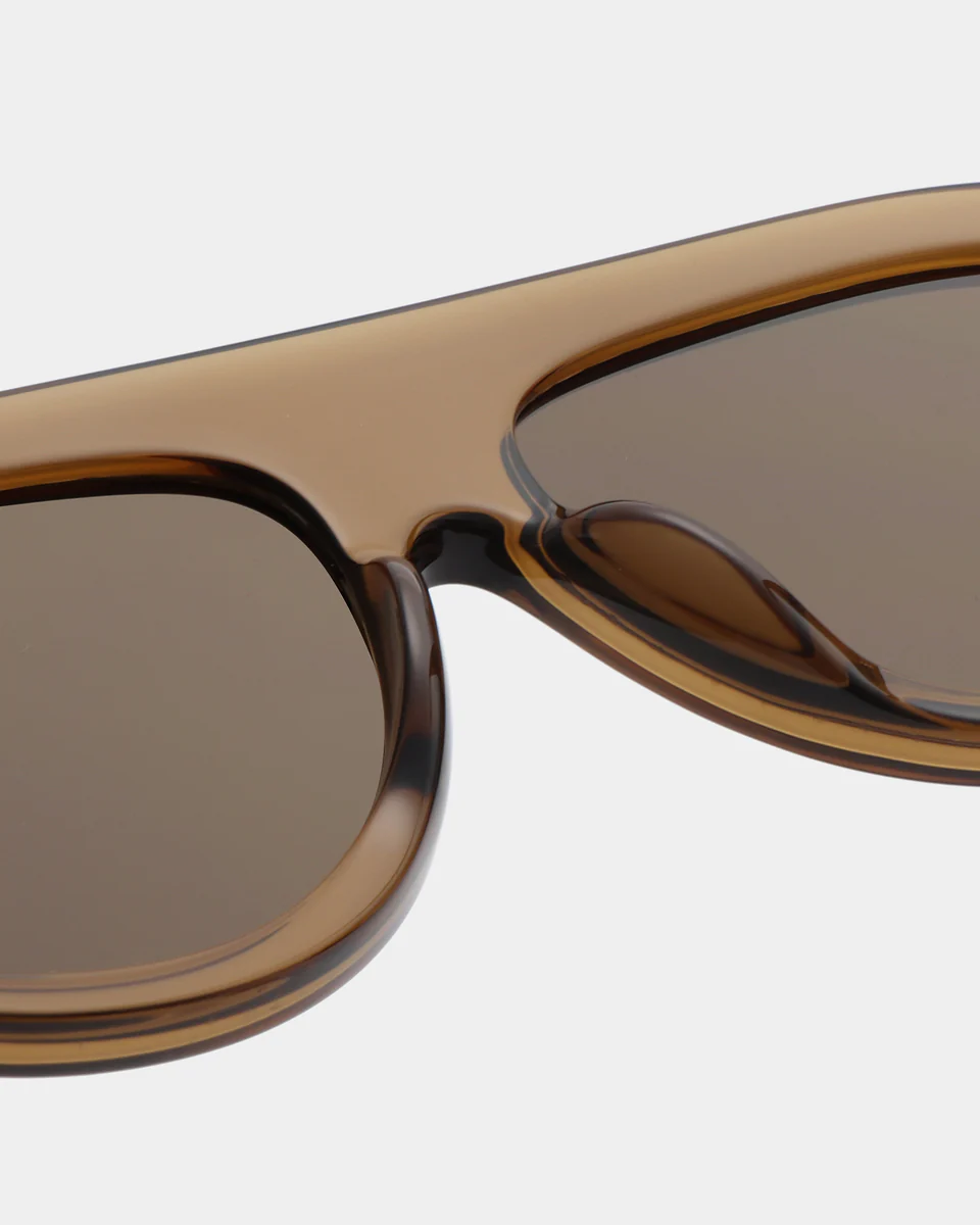 A.Kjaerbede zonnebril Rio 4. A little more attitude. De bredere vorm en donkere glazen geven een sterkere uitstraling, al...