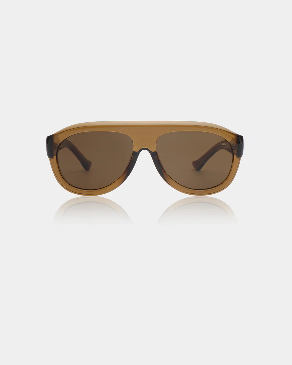 A.Kjaerbede zonnebril Rio 6. A little more attitude. De bredere vorm en donkere glazen geven een sterkere uitstraling, al...
