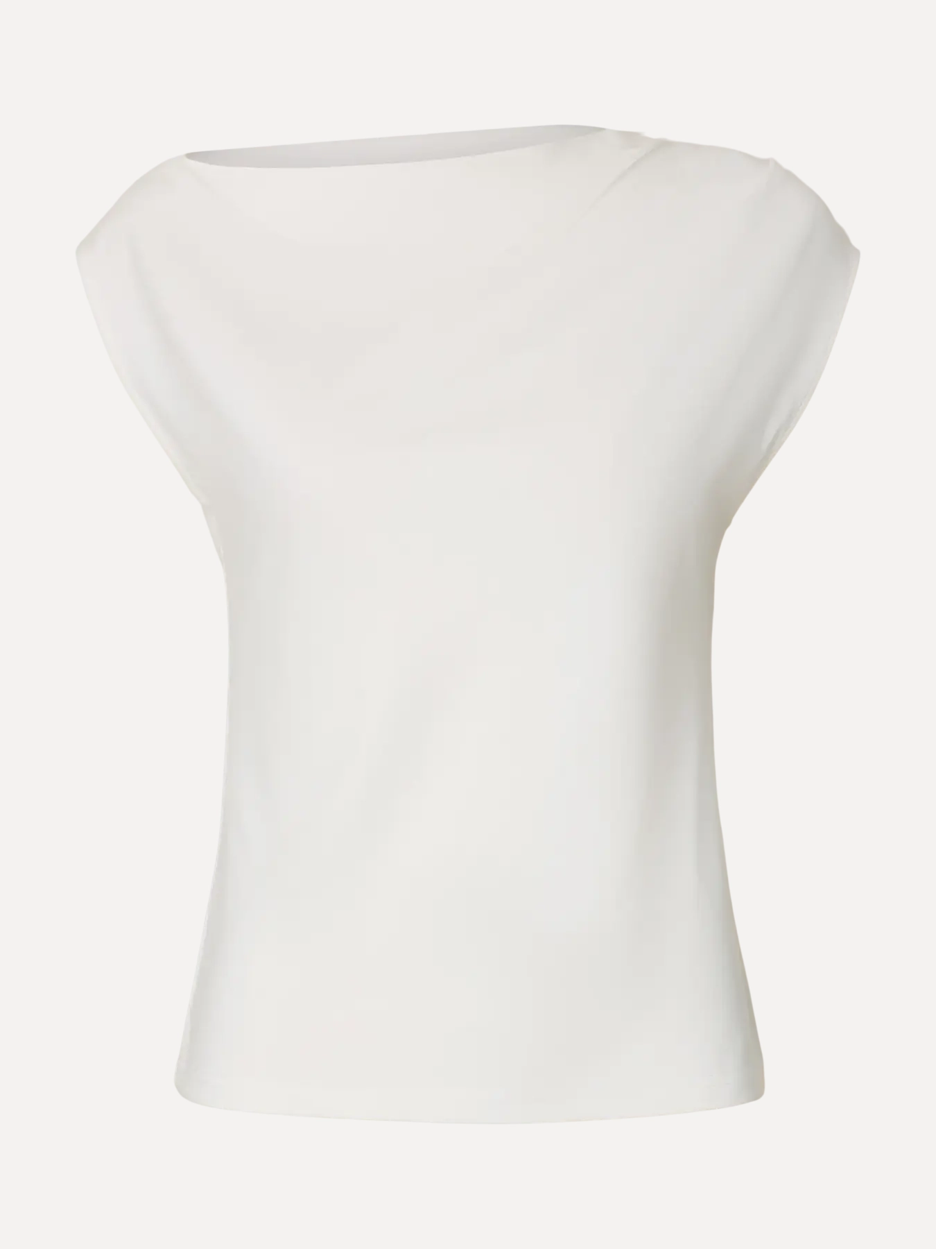 Selected top asymétrique Molly 2. Less, but better. La forme asymétrique crée une silhouette ludique et apporte une touch...