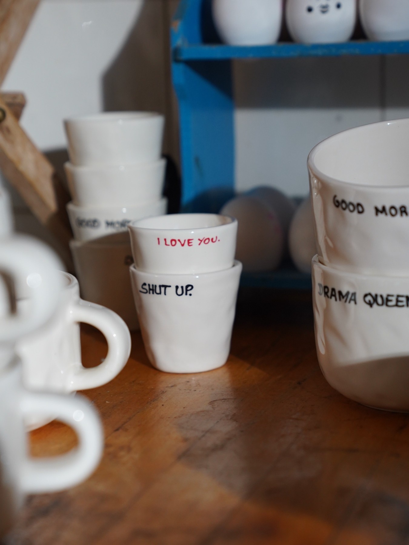 Anna + Nina espressokop Shut Up 2. Deze beker is voor iedereen die geen ochtendmens is en altijd behoefte heeft aan koffi...