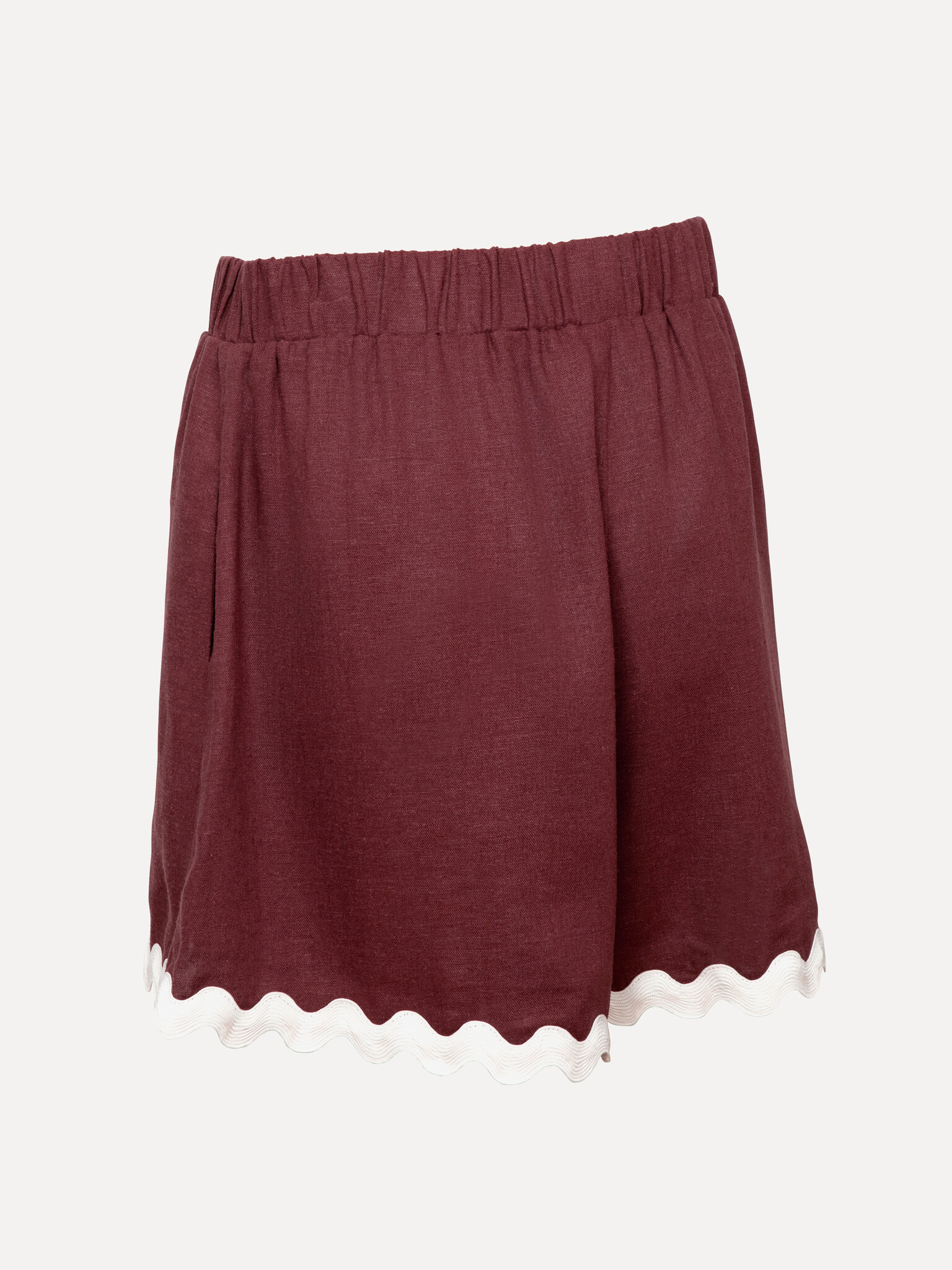 Les Soeurs scalloped shorts Amadou 7. A summer feeling in one piece. Softly flowing and light on the skin, with a playful...