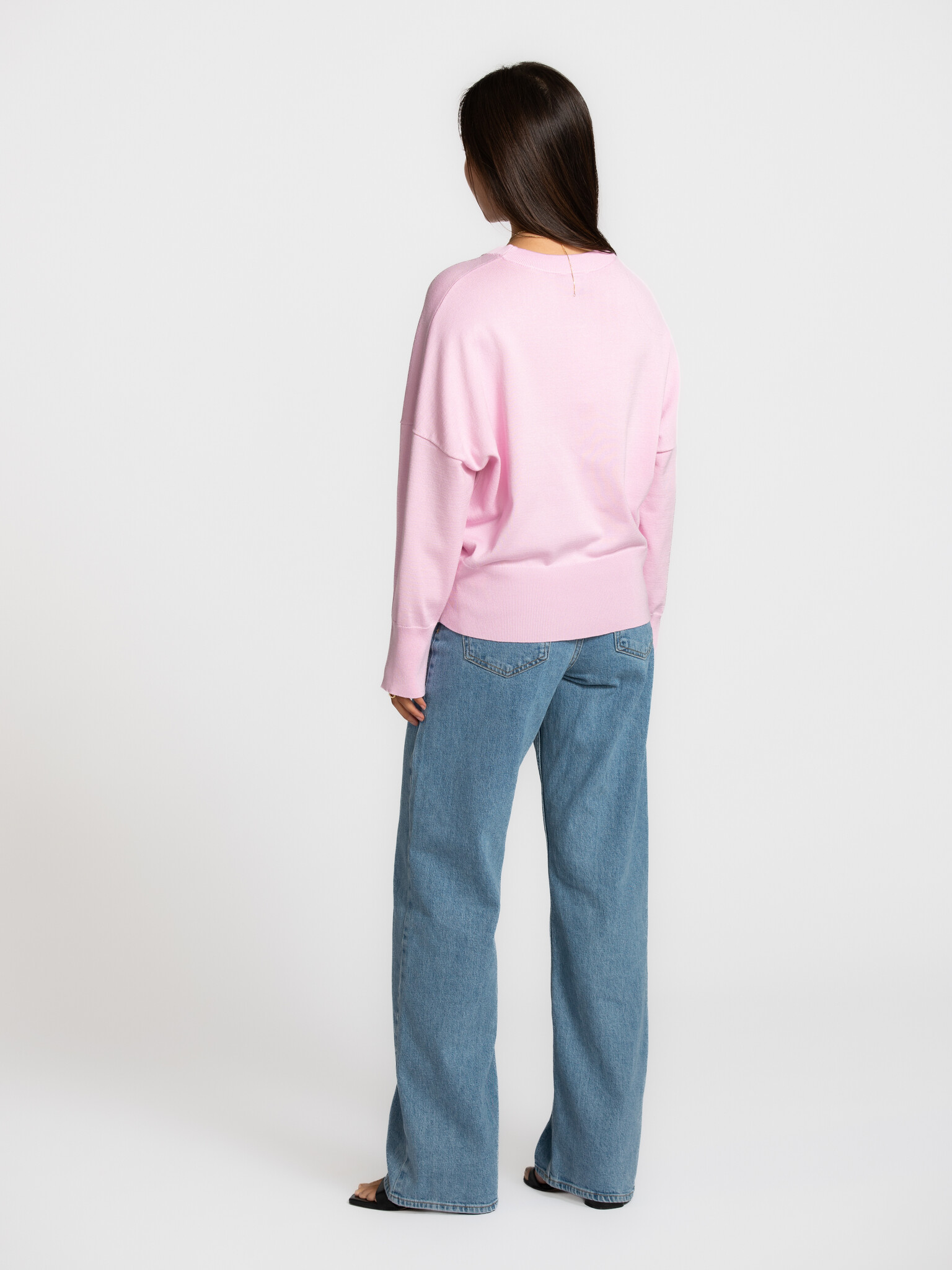 MBYM gebreide trui Gillian Bravani 5. Less but pink. Een knit die zachtheid en statement perfect in balans brengt. Dankzi...