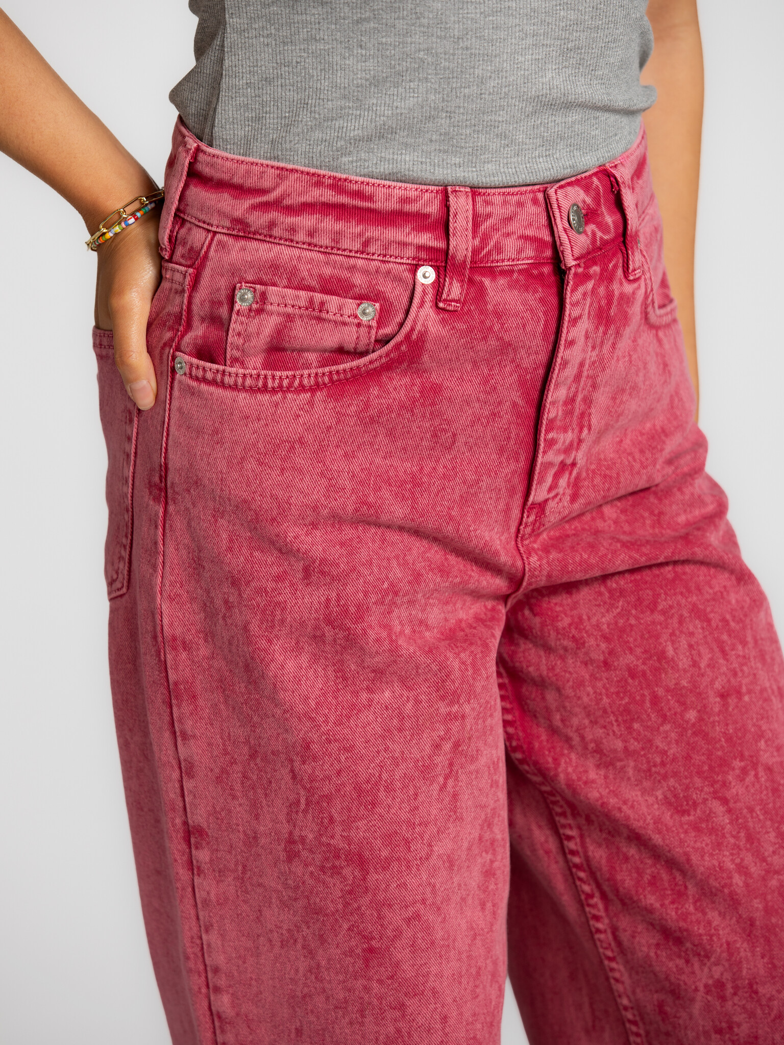 Les Soeurs balloon jeans Millie 3. The jeans that let your outfit speak. The high-waisted fit and balloon legs add instan...