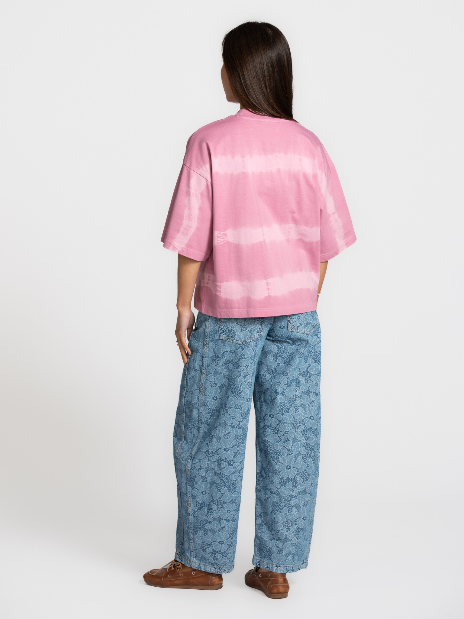 Les Soeurs tie-dye T-shirt Tiara 5. A T-shirt that instantly brings colour to your day. The soft fabric and subtle tie-dy...