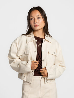 Jacket Geviva Lalette. Clean lines, utility attitude. The cropped length and ecru shade give this jacket a fresh, feminin...