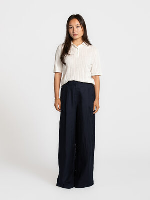 Trousers Lyra. Midnight minimal. Clean lines and a fluid fit give these trousers an understated elegance. The dark hue ad...