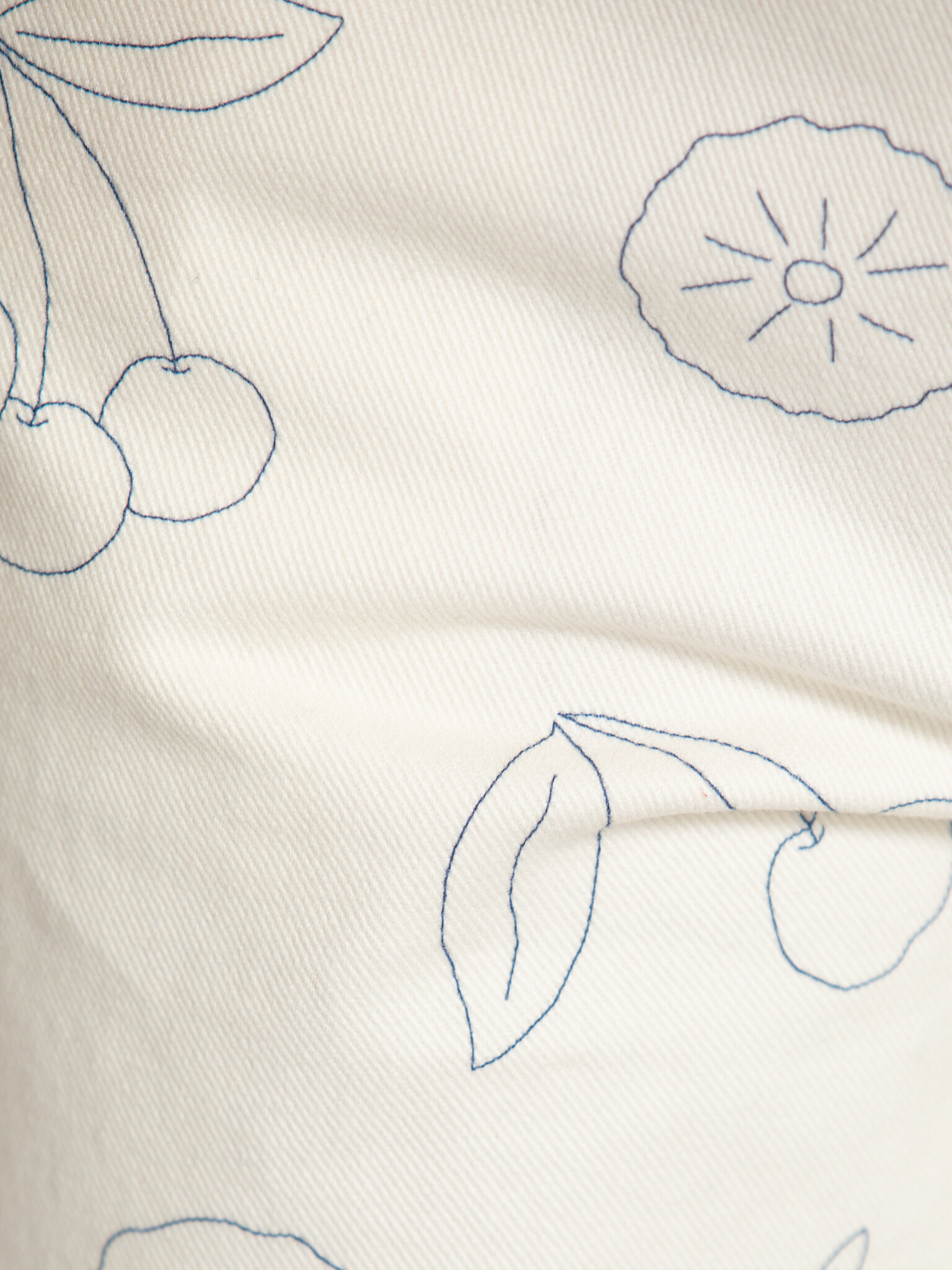 The tiny big sister fruits denim Maru 6. Un pantalon qui donne le sourire. L’imprimé ludique et les jambes larges apporte...