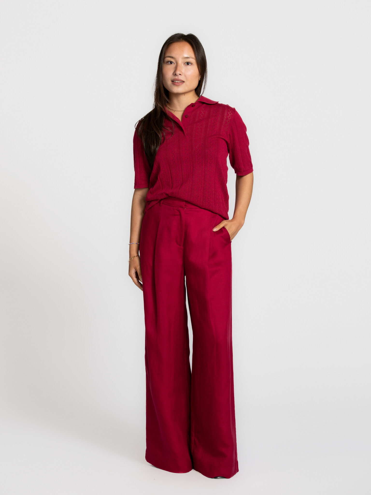 Selected wijde broek Lyra 3. Een silhouet dat spreekt. De hoge taille accentueert subtiel, terwijl de wijde pijpen voor e...