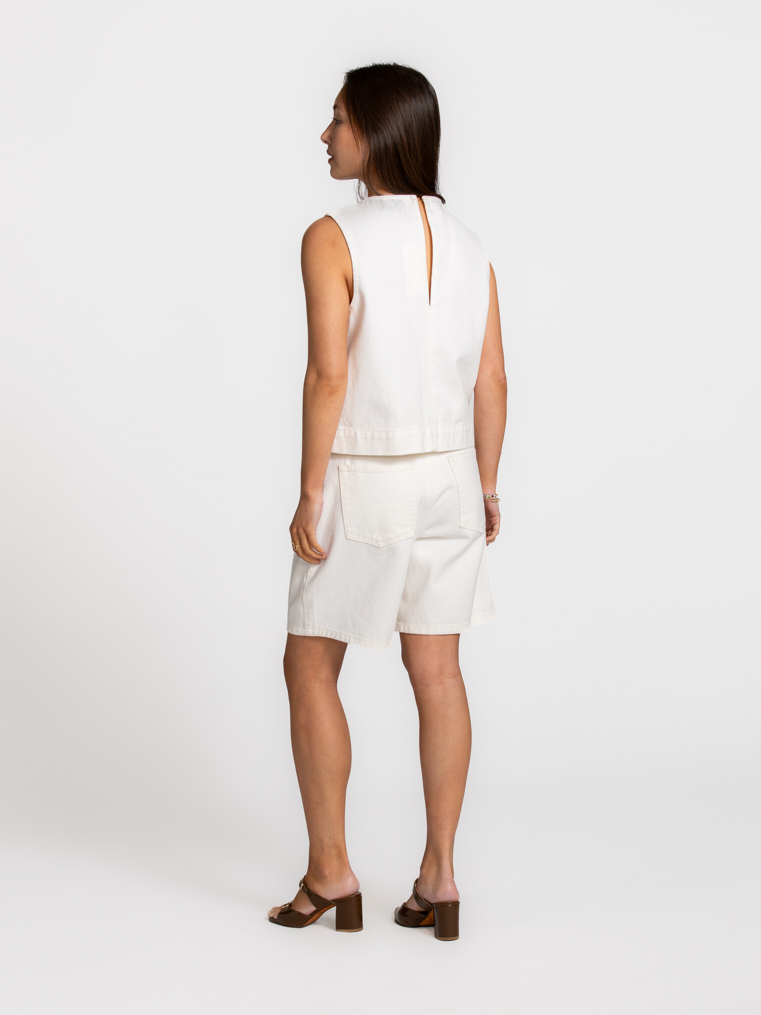 Les Soeurs bermuda Dixie 5. Summer denim. These bermuda shorts combine a relaxed fit with a timeless denim look. The slig...