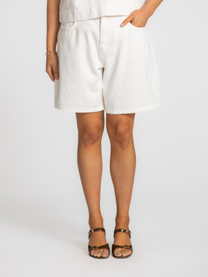 Bermuda Dixie. Summer denim. Ce bermuda combine une coupe décontractée avec un look denim intemporel. La longueur légèrem...