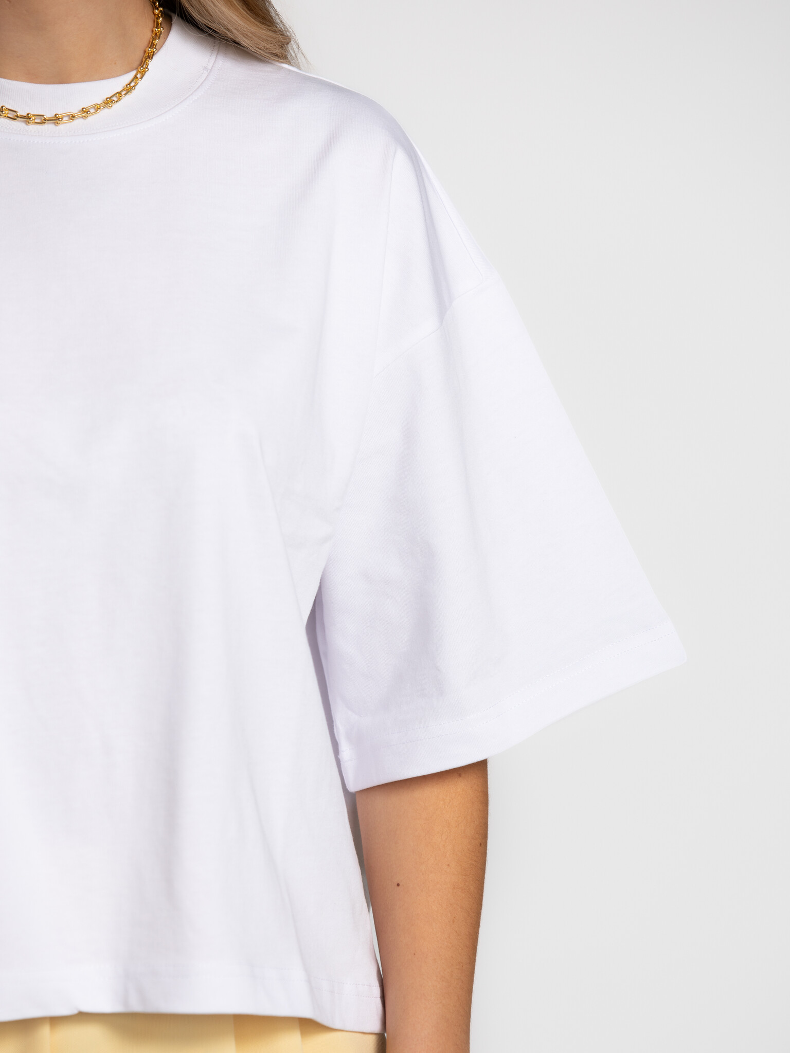 Les Soeurs Boxy T-Shirt Tiara 3. Update your basics this season with this T-shirt in a comfortable boxy fit. Made from so...
