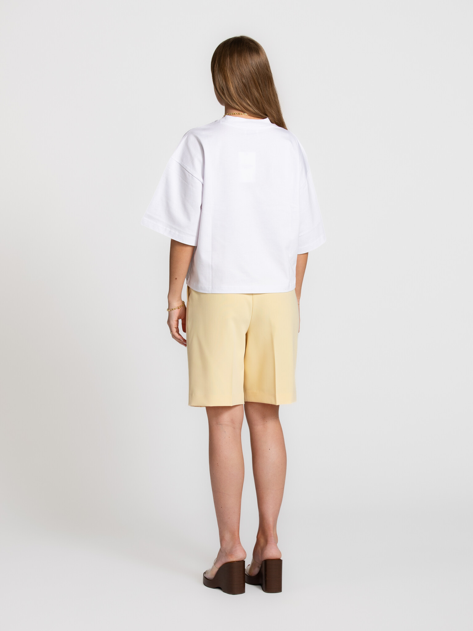 Les Soeurs Boxy T-Shirt Tiara 4. Update your basics this season with this T-shirt in a comfortable boxy fit. Made from so...