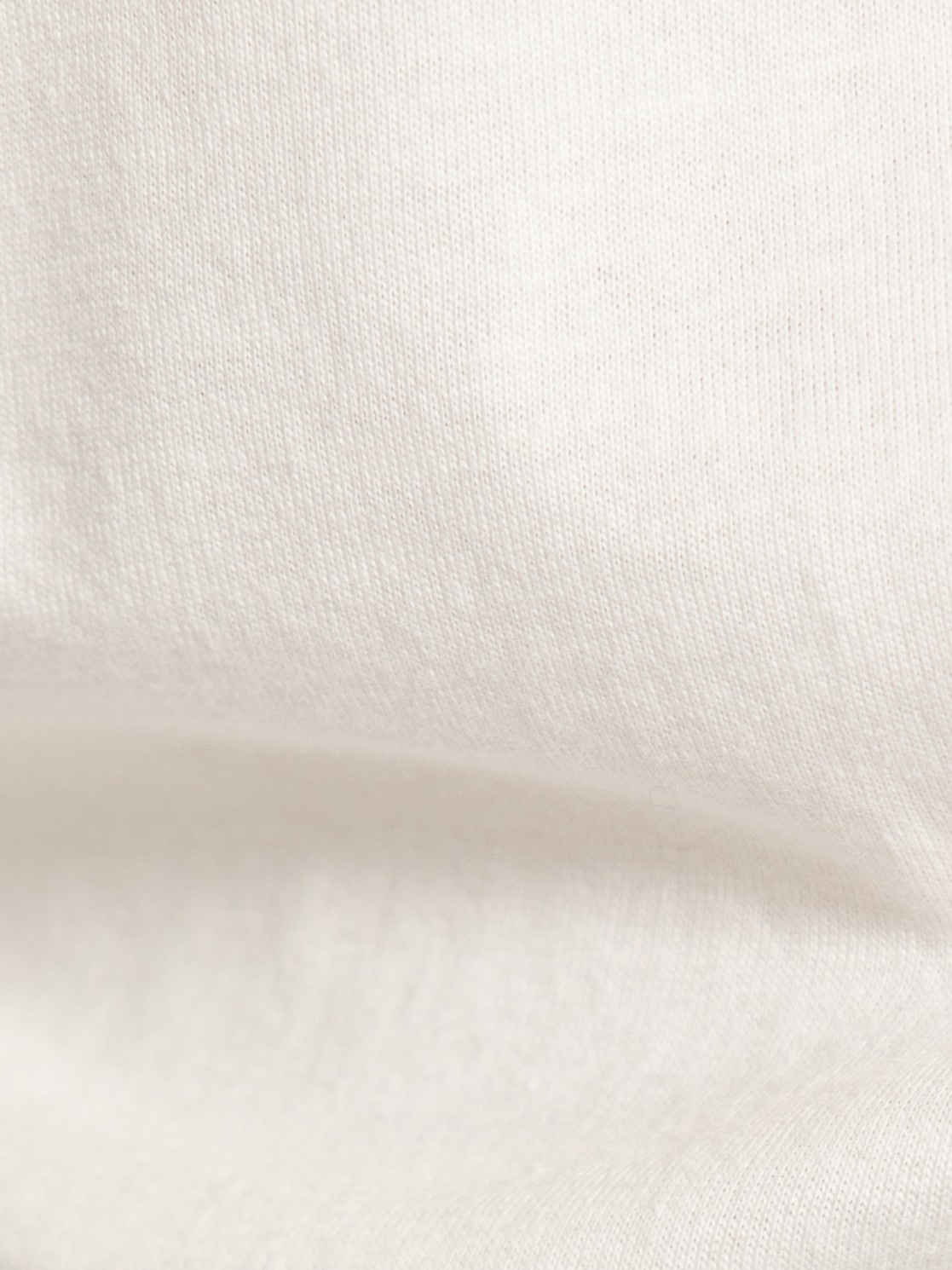 Edited boxy longsleeve Verlee 6. Match point energy. This white longsleeve with a clean front and striking backprint is a...
