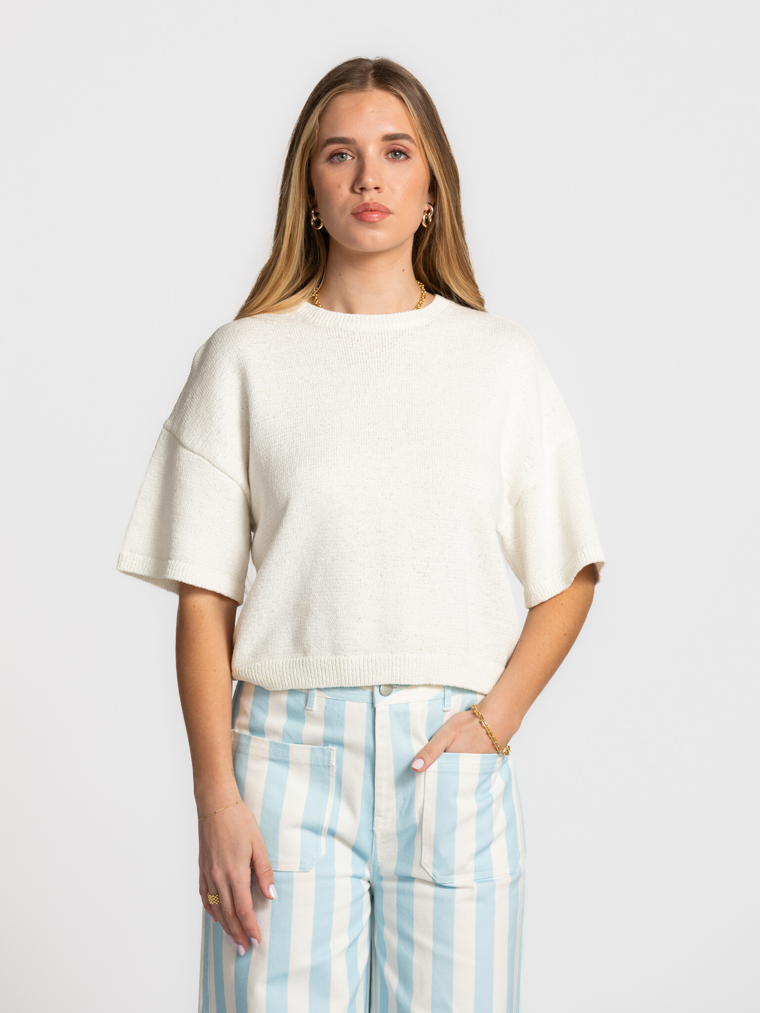 Les Soeurs T-shirt en maille Fox 1. Structure tout en douceur. La coupe ample et les finitions subtiles donnent à ce pull...