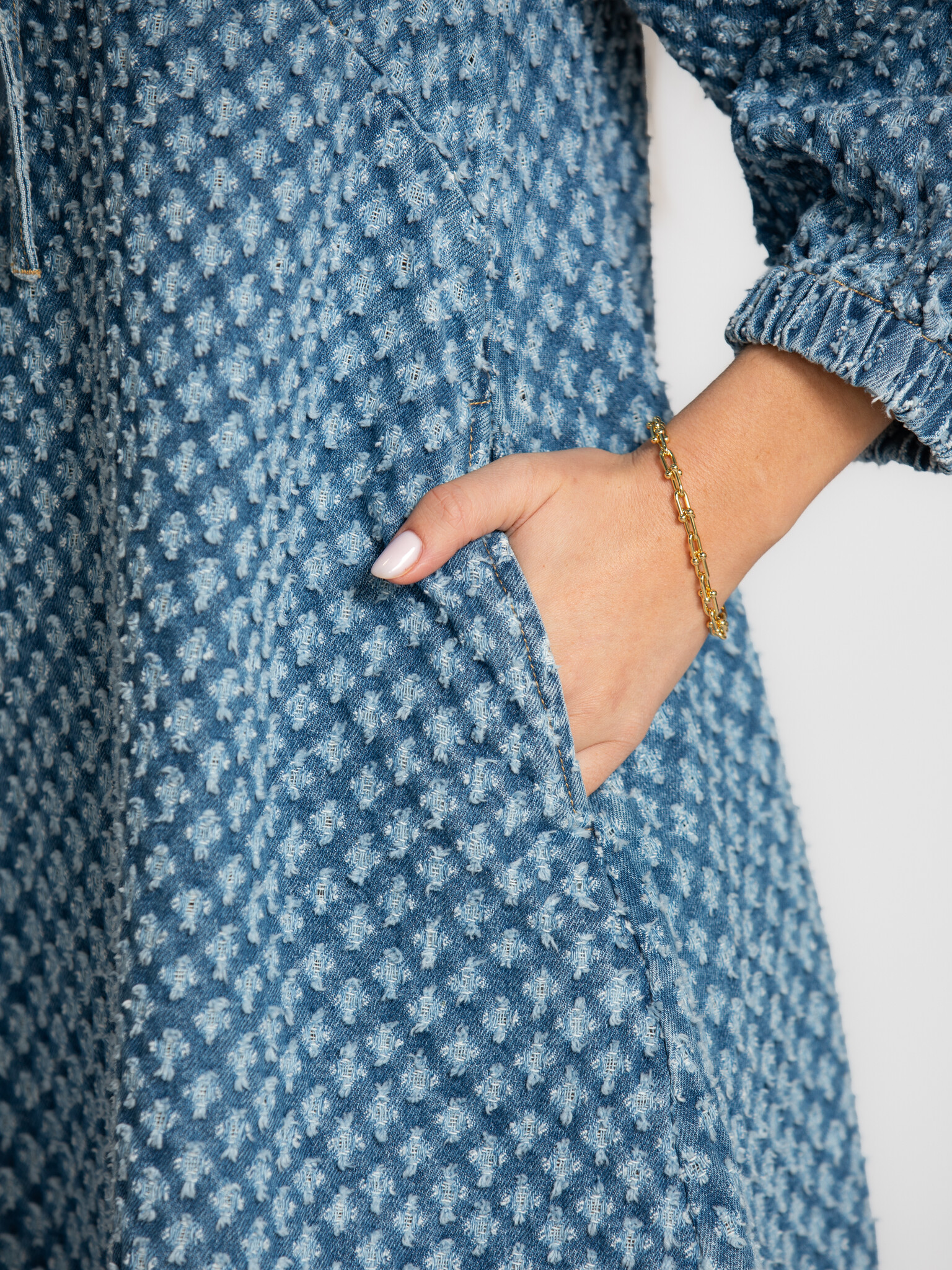 The tiny big sister robe en jean à manches bouffantes 4. Charmante et moderne à la fois. Une robe avec du caractère. Le g...
