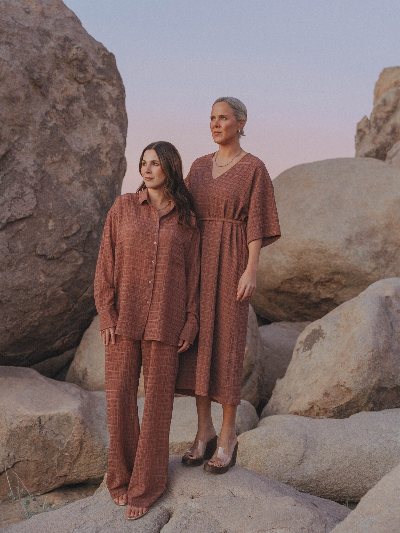 Les Soeurs gestructureerd hemd Puck 7. Sun-washed ease. Dit hemd voelt licht en natuurlijk aan. De luchtige stof en subti...