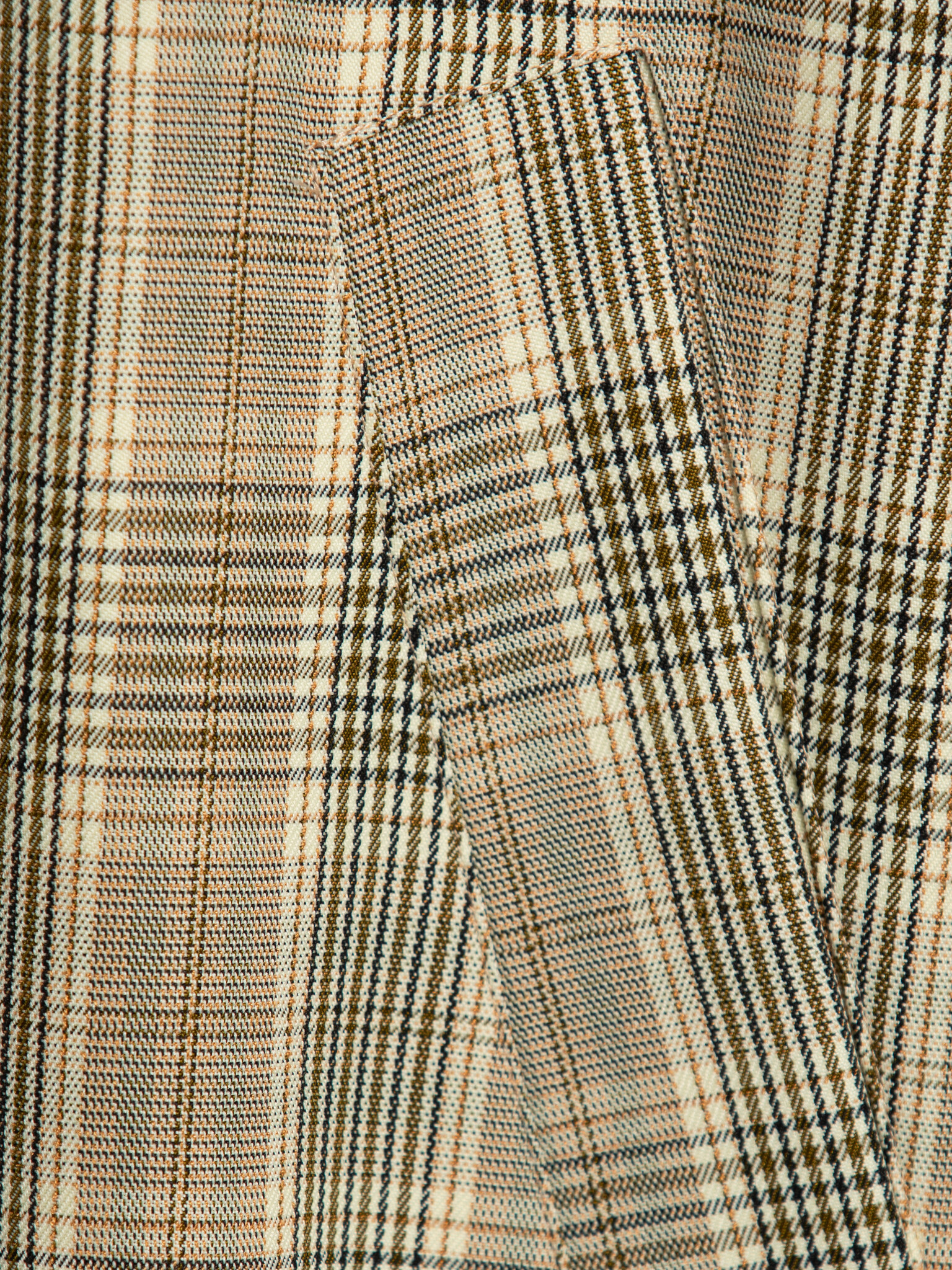 Edited trench-coat à carreaux Natasja 6. Le manteau qui définit votre look. Natasja associe une silhouette trench intempo...