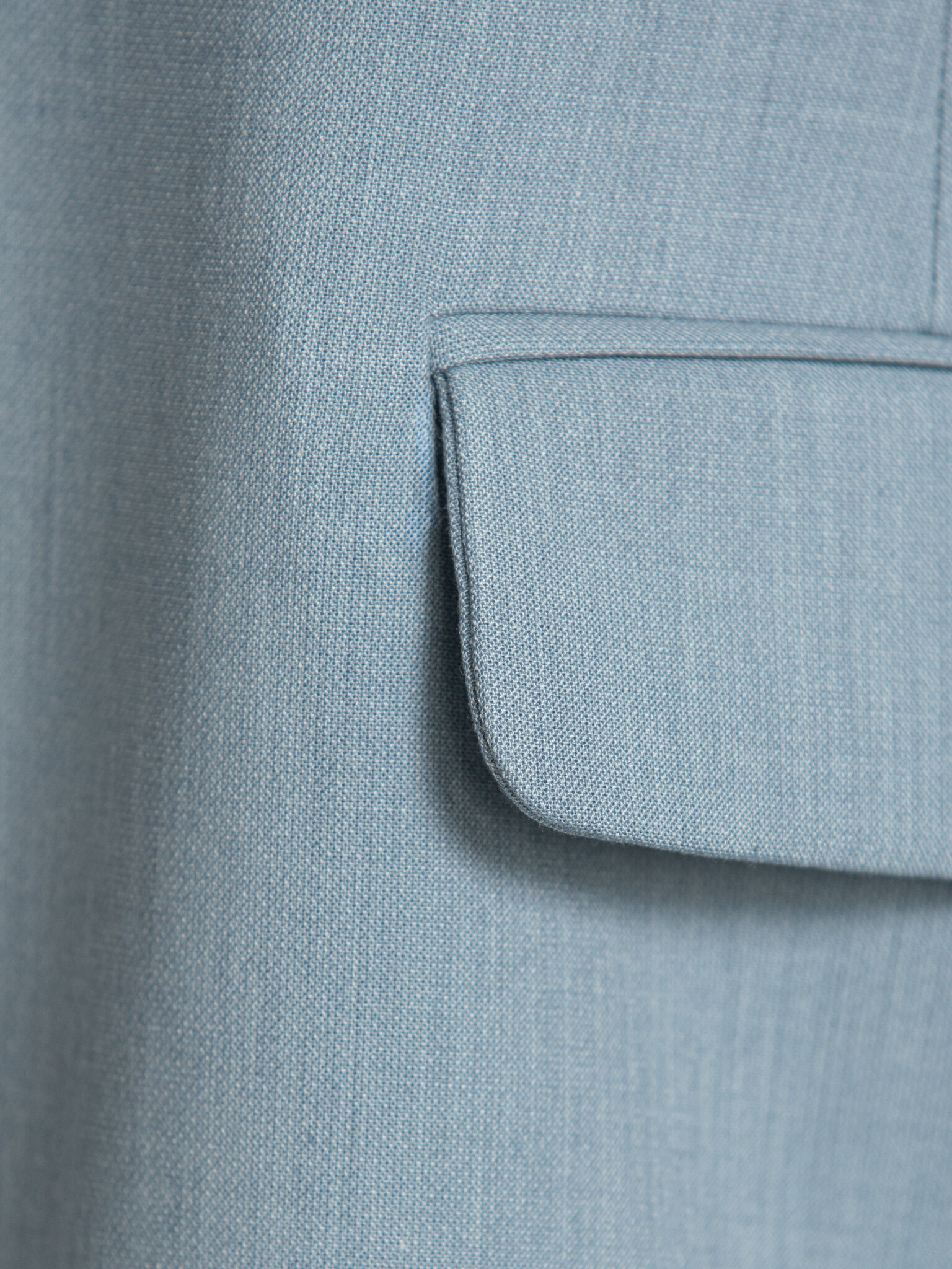 Selected relaxed blazer Rita 6. Effortless sophistication. Deze blazer in dusty blue is een moderne klassieker die zich m...