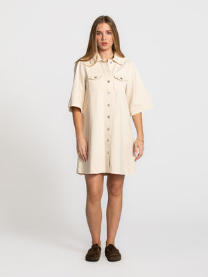 Robe Mira Lalette. Une robe qui bouge avec vous. La coupe droite tombe souplement, tandis que le denim structuré dessine ...