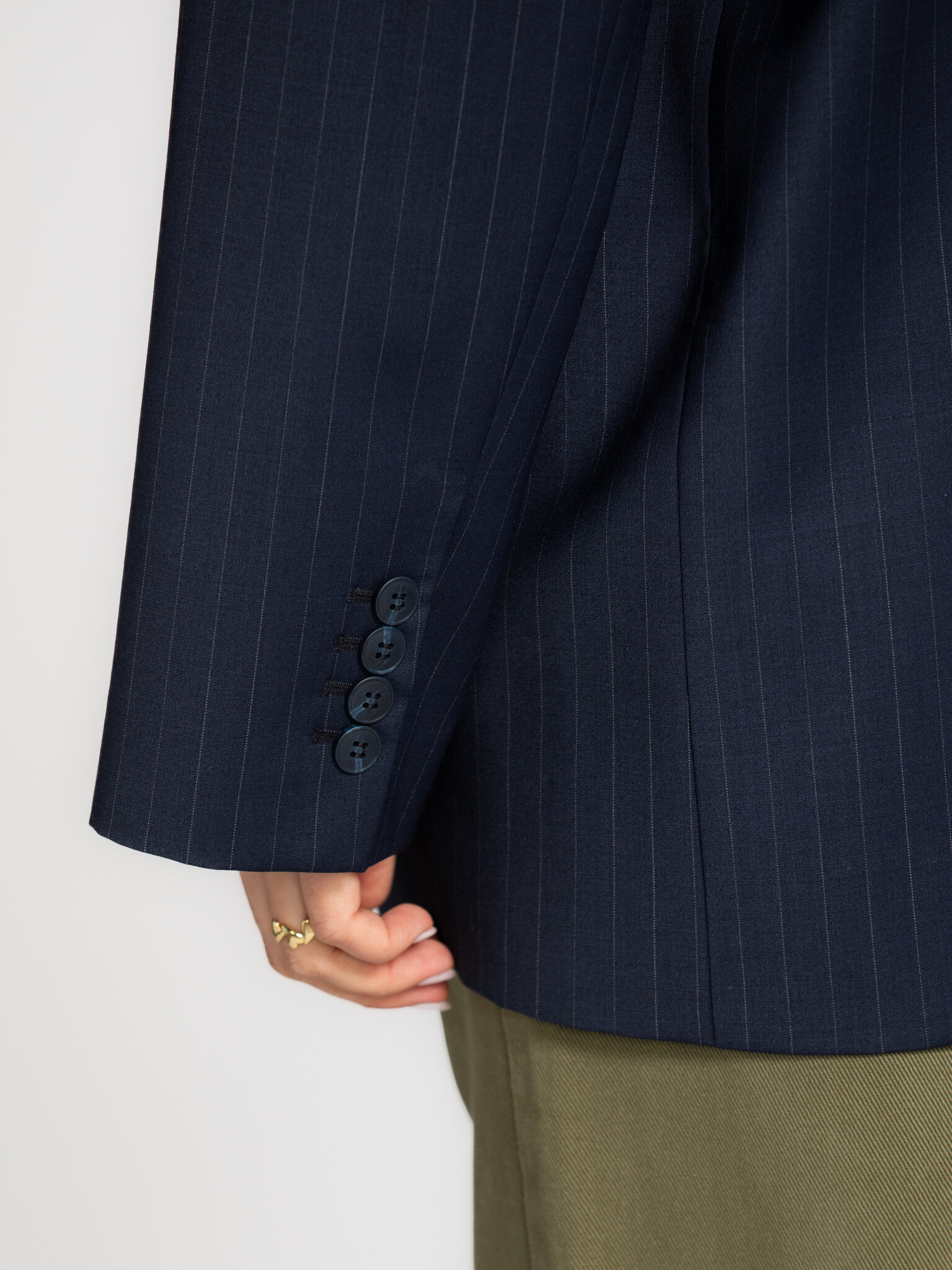 Selected oversized blazer Sanne 4. Streetstyle chic. This oversized blue pinstripe blazer adds instant character to your ...