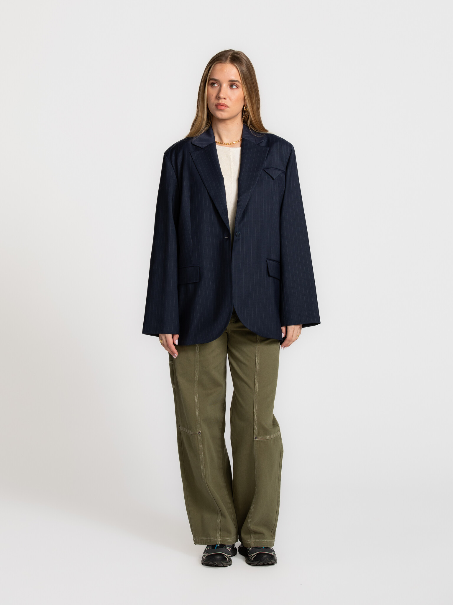 Selected oversized blazer Sanne 3. Streetstyle chic. This oversized blue pinstripe blazer adds instant character to your ...