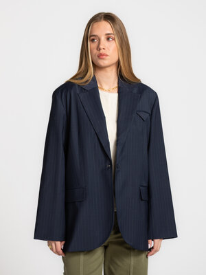 Blazer Sanne. Streetstyle chic. This oversized blue pinstripe blazer adds instant character to your look. Its relaxed fit...