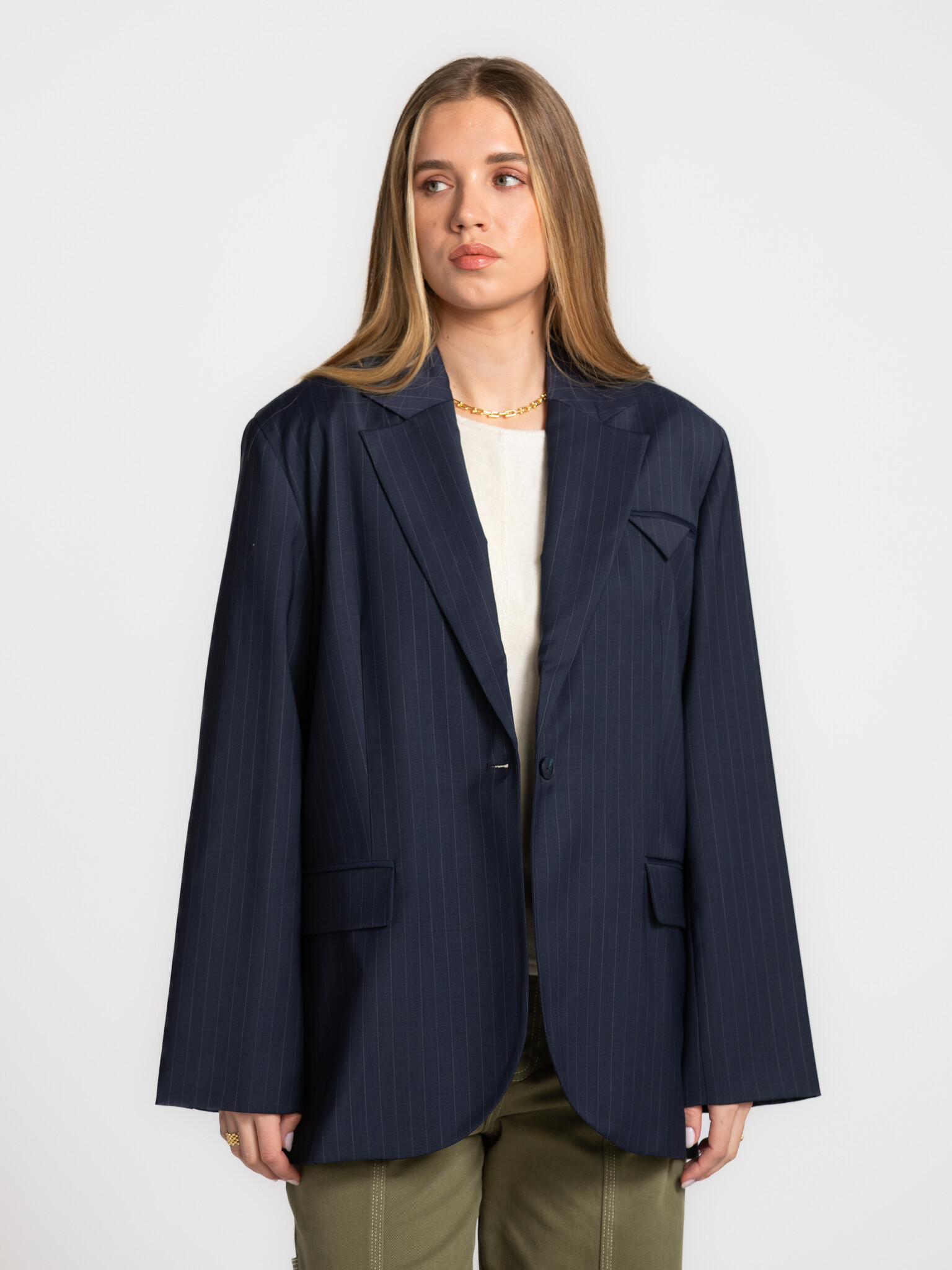 Selected oversized blazer Sanne 1. Streetstyle chic. This oversized blue pinstripe blazer adds instant character to your ...