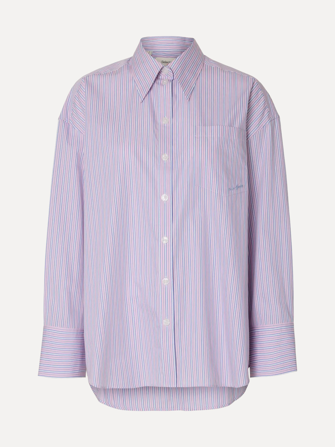 Selected chemise oversize Hotel Amour 2. Une touche de Paris dans votre garde-robe. Les fines rayures et la silhouette ov...