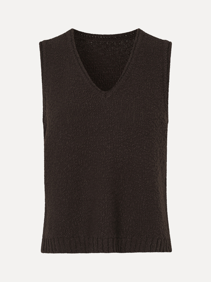 MBYM gebreide top Merac Linni 2. Feels like the right choice. De zachte knit en warme tint doen denken aan dat eerste kop...