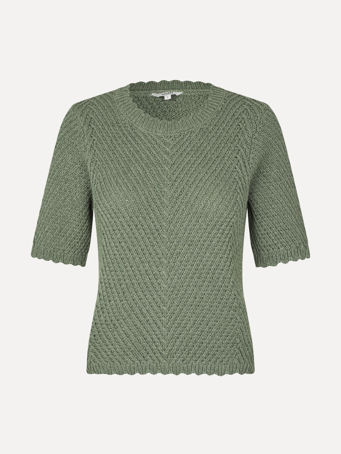 MBYM top en maille Carla Eloven 2. A touch of green. Ce top en maille dégage douceur et simplicité. La texture subtile et...