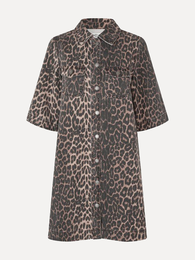 MBYM luipaardprint denim jurk Mira 2. Leopard, clean and confident. De minimalistische snit en rechte pasvorm geven rust ...