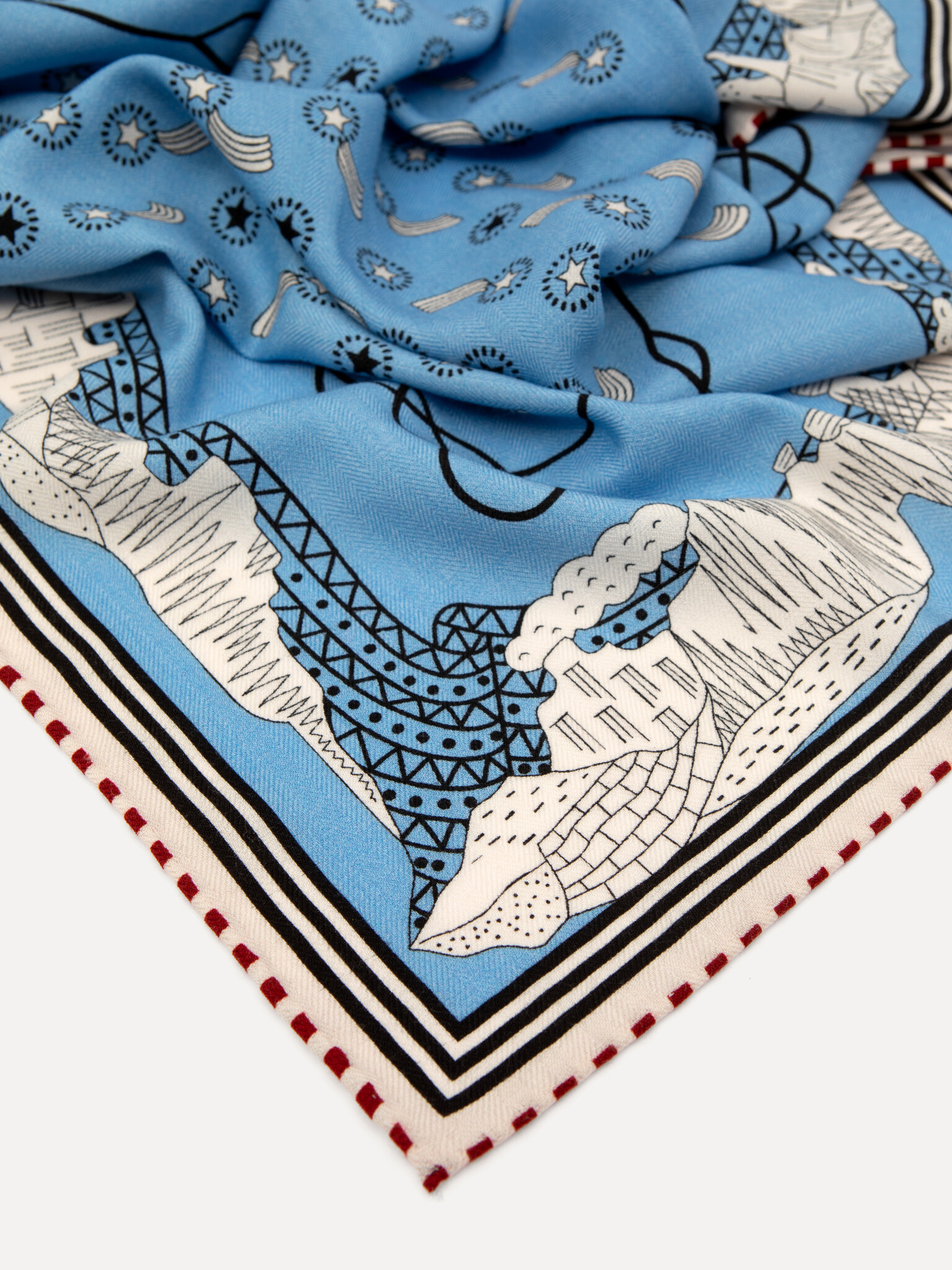 Le Marais Foulard imprimé 2. Ce foulard apporte une touche ludique à votre look. L’imprimé attire subtilement le regard e...