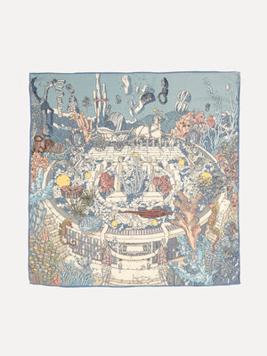 Foulard. Une touche finale pleine de caractère. L’imprimé sous-marin raffiné crée un look subtil et rêveur, apportant une...