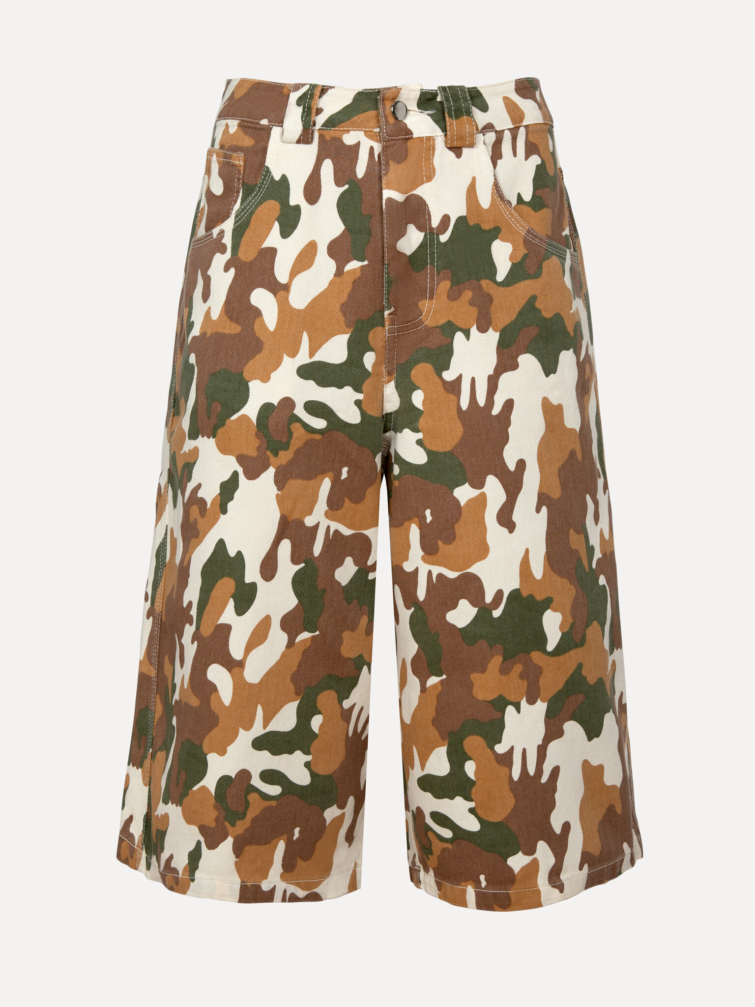 Le Marais bermuda Camouflage 2. These Bermuda shorts bring an edgy touch in a relaxed shape. The wide legs and pattern gi...