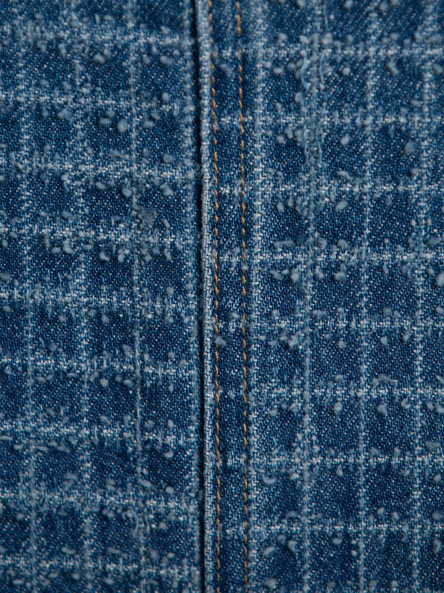 Les Soeurs denim midi rok Polly 6. Tijdloos denim. Deze rok valt op door zijn subtiele structuur en tijdloze uitstraling....