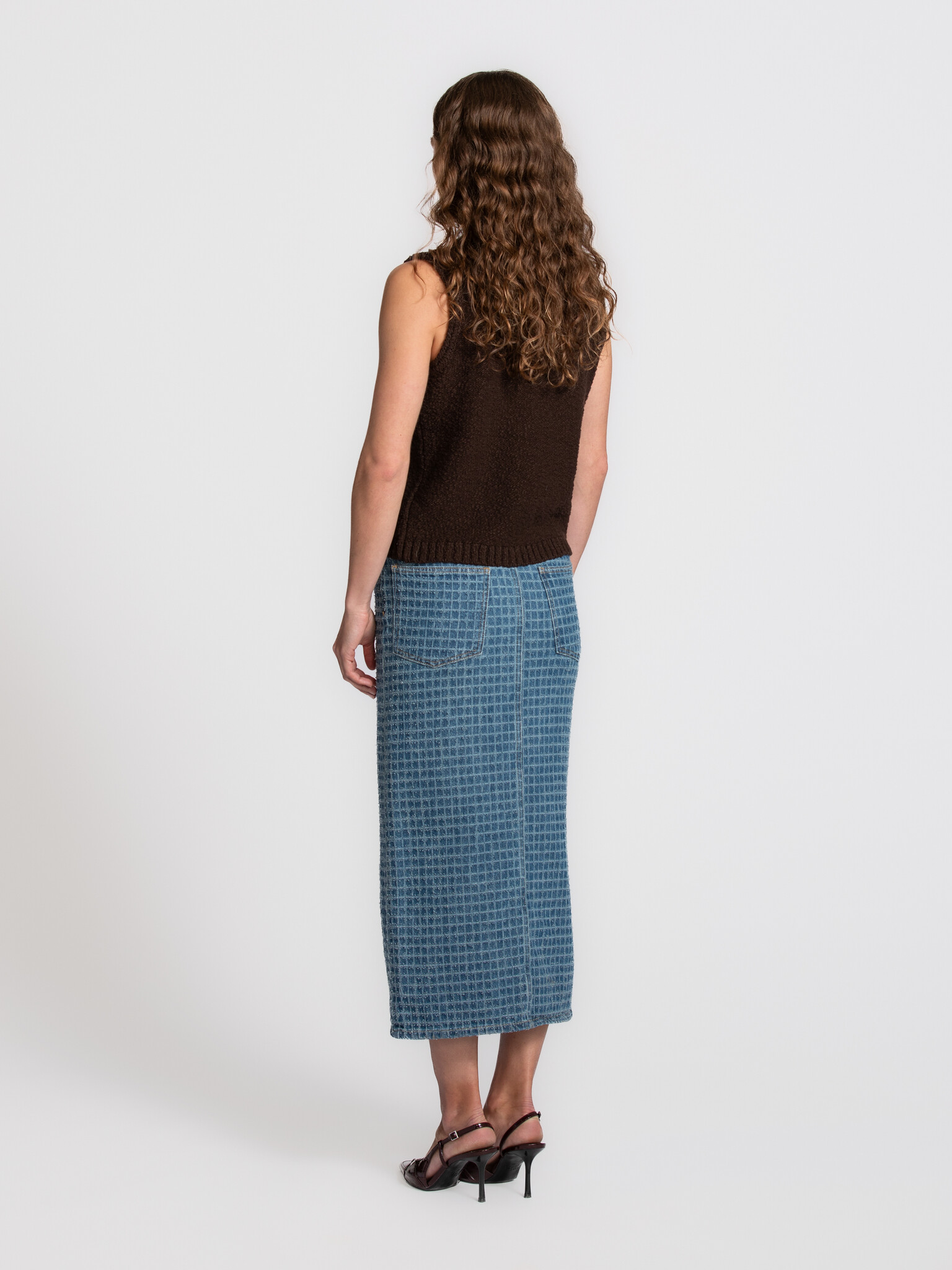 MBYM gebreide top Merac Linni 5. Feels like the right choice. De zachte knit en warme tint doen denken aan dat eerste kop...