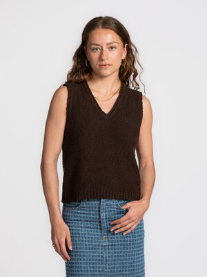 Top Merac Linni. Feels like the right choice. The soft knit and warm tone evoke that first cup of coffee, calm and famili...
