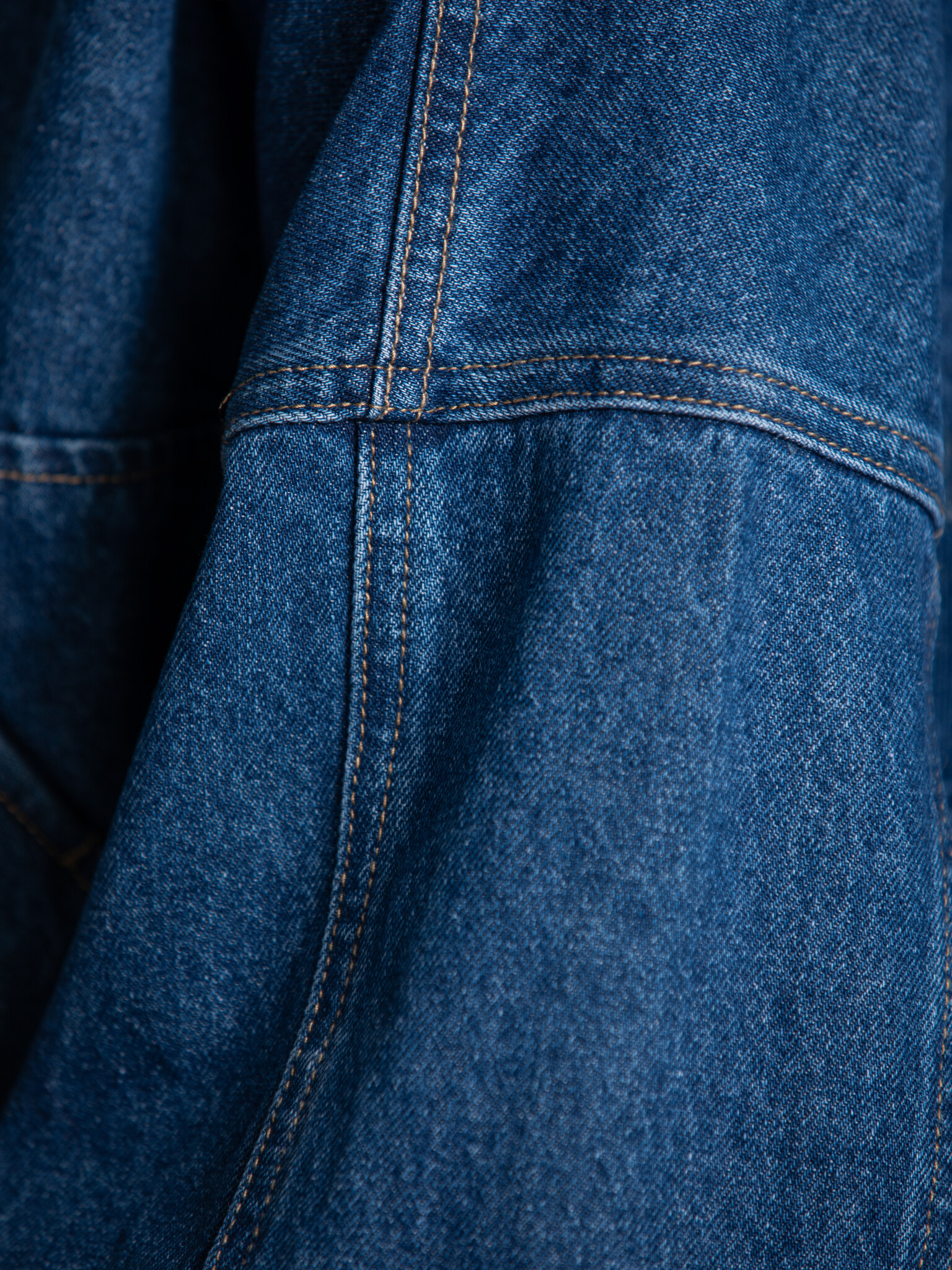 Edited denim jas Jilian 6. Denim op zijn best. Deze jas geeft je look een ontspannen maar krachtige uitstraling, alsof al...