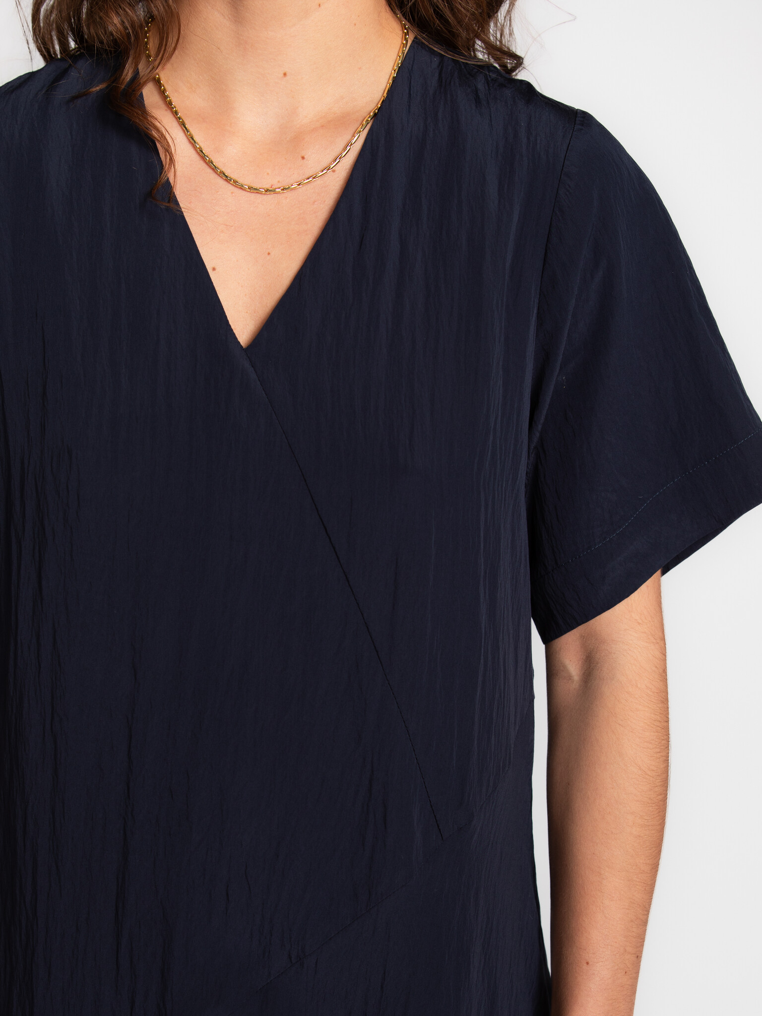 Selected maxi dress Iona 4. A maxi dress that moves effortlessly with you, creating a soft flow with every step. It carri...