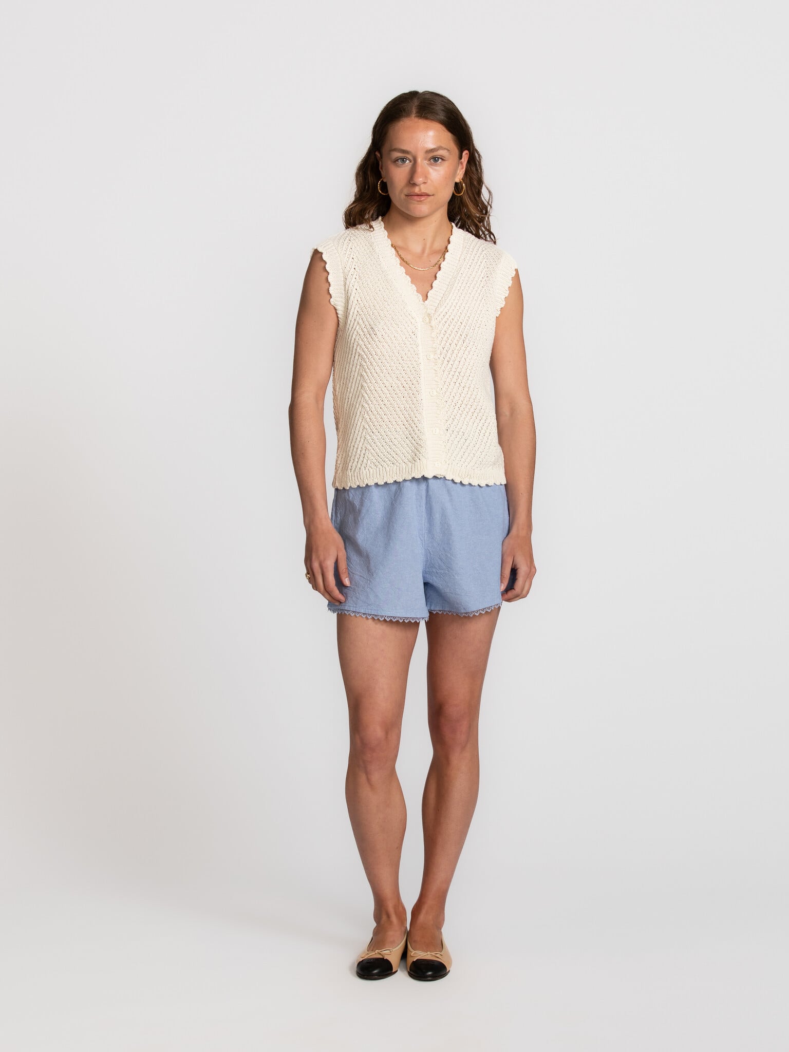 MBYM knitted top Maisa Eloven 3. Delicate knits. This knitted top with an openwork structure and V-neck radiates pure sof...